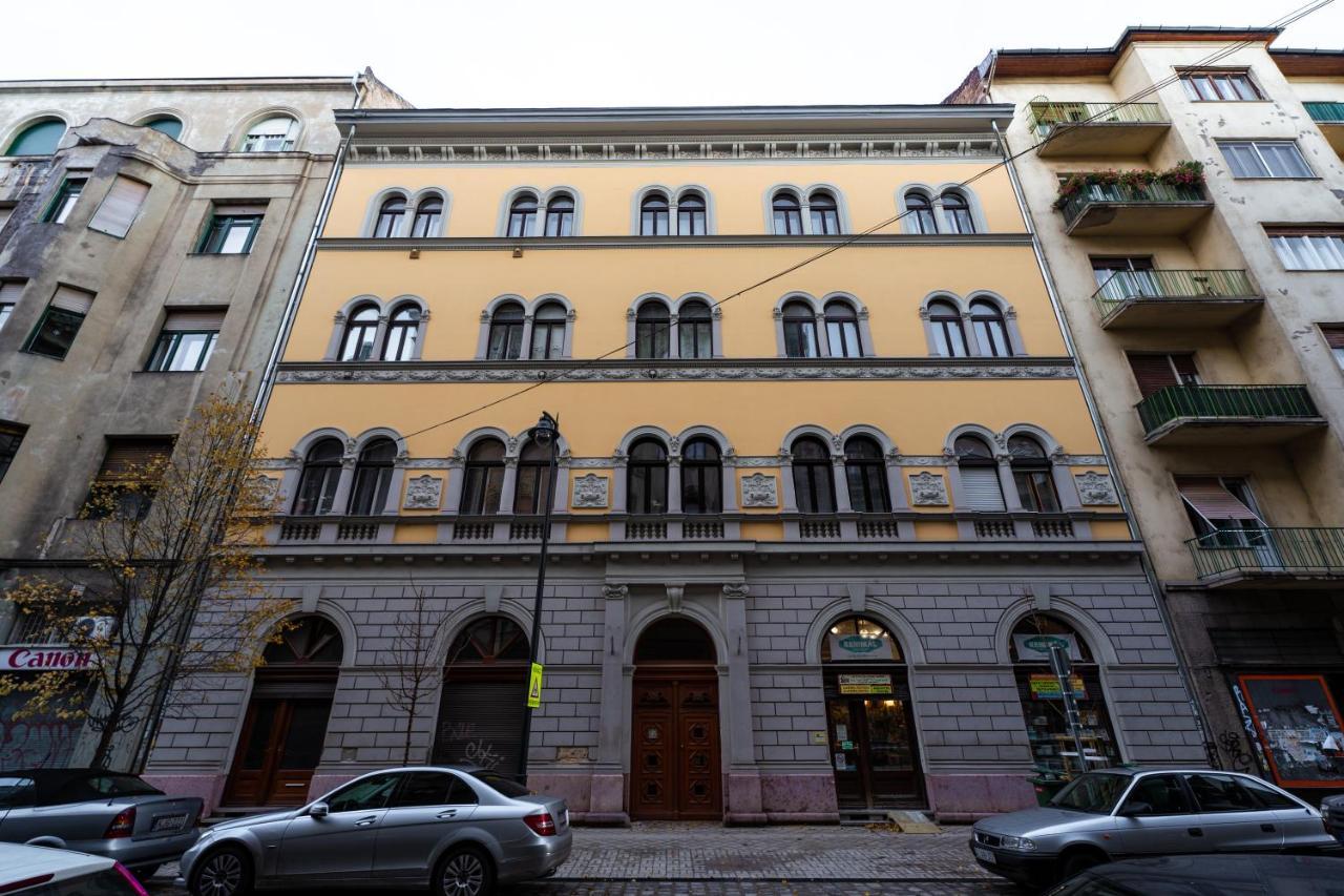 Palace Quarter Suite Budapeste Exterior foto
